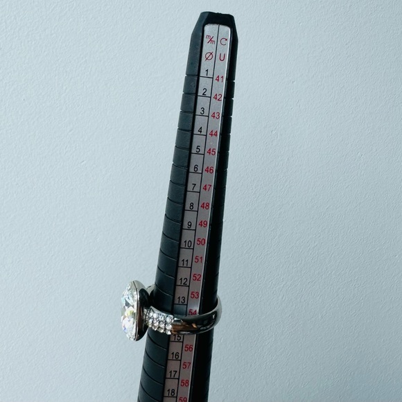 Solitaire ring Lola and Grace for Swarovski size 7 like new - Picture 15 of 17